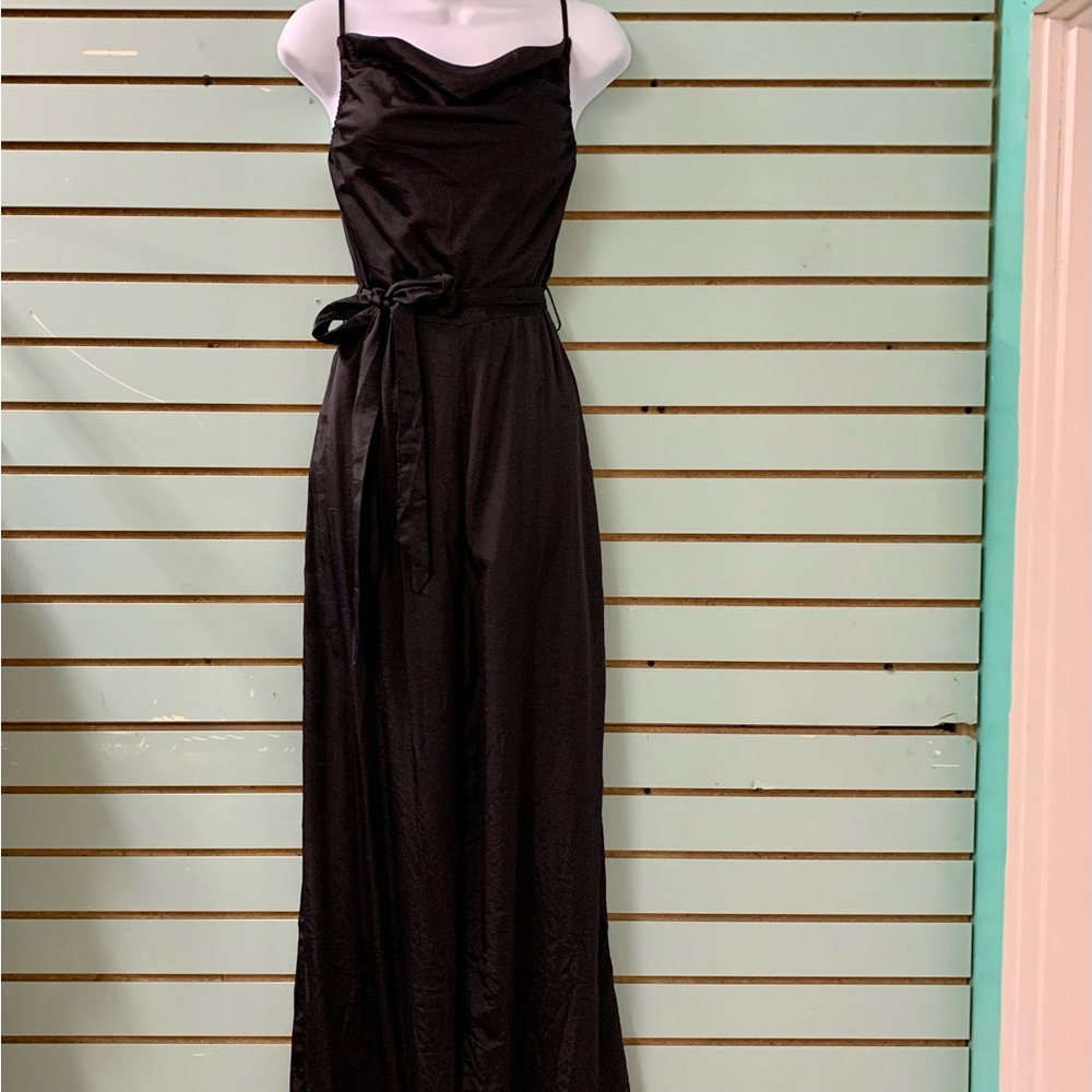 NWT Entro stylish black jumper/romper with adjustable straps.